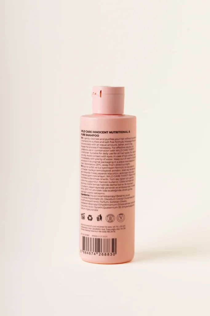 Just Wild Care Innocent bukle belirginleştirici şampuan arka yüzü; sülfatsız, tuzsuz ve hyaluronik asitli temizleyici saç bakım şampuanı içerik listesi.