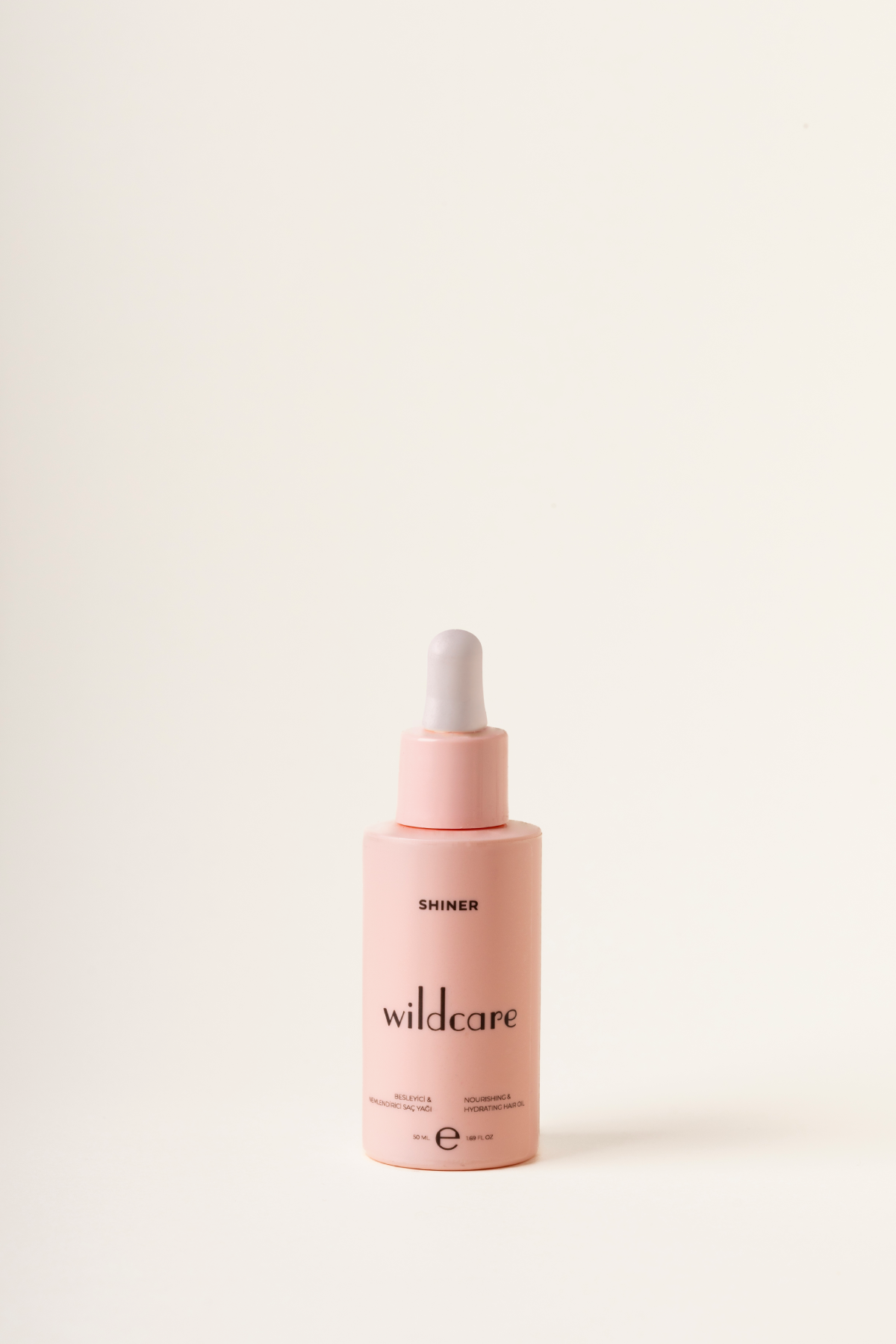 Wild Care Shiner Besleyici ve Onarıcı Saç Yağı - 30ml Just Wild Care Shiner besleyici ve onarıcı saç yağı; dalgalı ve kıvırcık saçlar için parlaklık veren doğal saç bakım yağı.